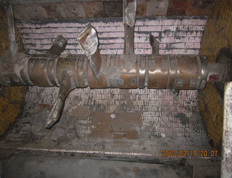 攪拌機內(nèi)壁襯貼耐磨陶瓷實圖（貼瓷完成）