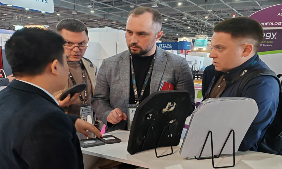 湖南精城攜最新防彈產(chǎn)品亮相法國歐洲國際防務展