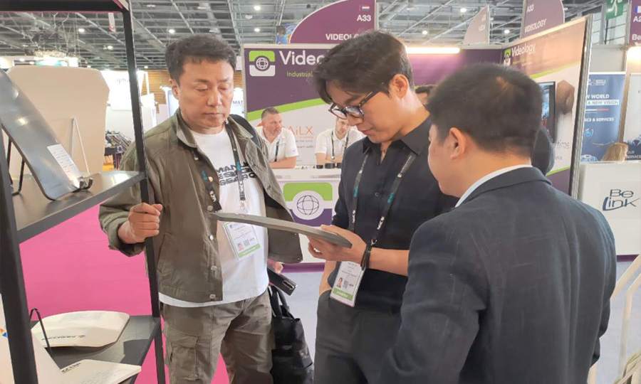 湖南精城攜最新防彈產(chǎn)品亮相法國歐洲國際防務展