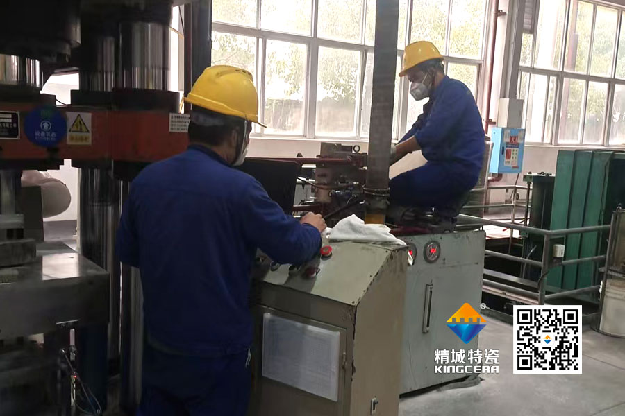 以廠為家，勇于擔(dān)當(dāng)：魏科班組自主改造壓機(jī)紀(jì)實(shí)